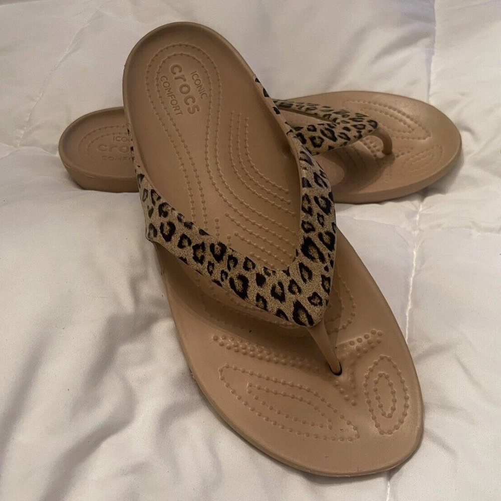 Crocs Kadee Flip Flop Womens 9 Leopard Cheetah Print Iconic Comfort Sandals